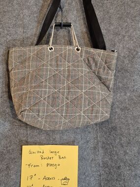 Mango Quilted Plaid Tote Bag - Gray with Subtle Red Accent